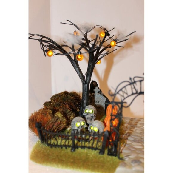 Dept 56 Snow Village Halloween - Haunted Front Yard - #52924 - Picture 5 of 6